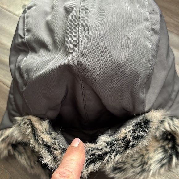 Levis Earflap faux fur hat,adjustable strap,quilt lined,warm winter protection - Picture 9 of 11